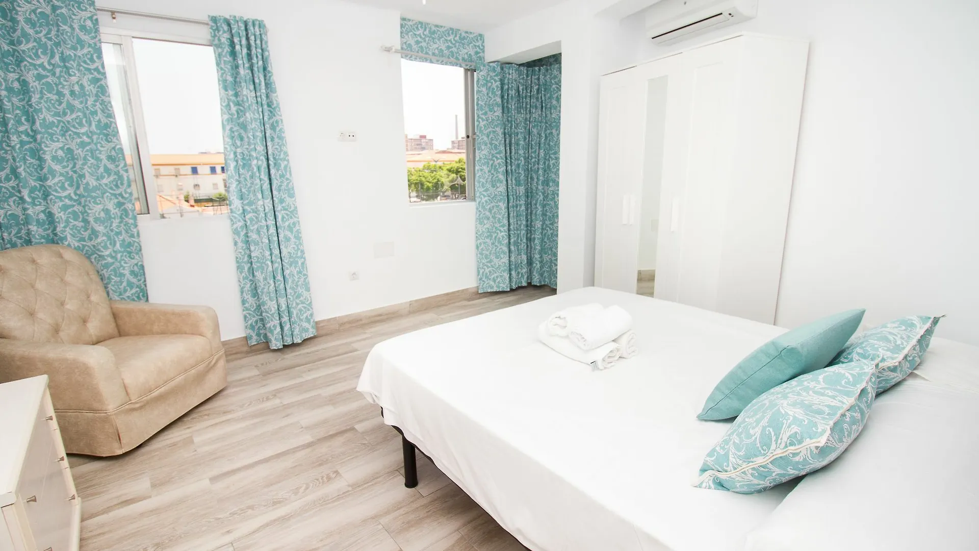 Modish 3 Bedroom Apartment In Malaga By La Recepcion 0*,