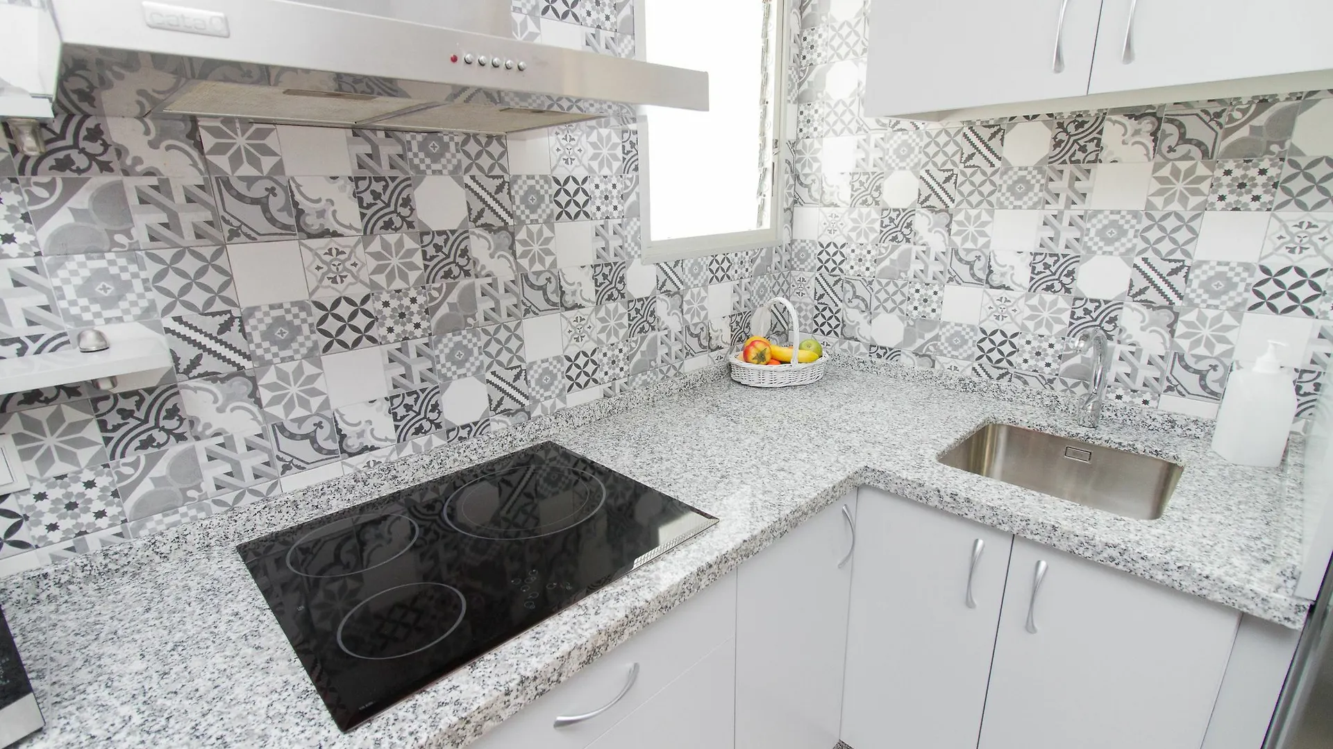 Modish 3 Bedroom Apartment In Malaga By La Recepcion
