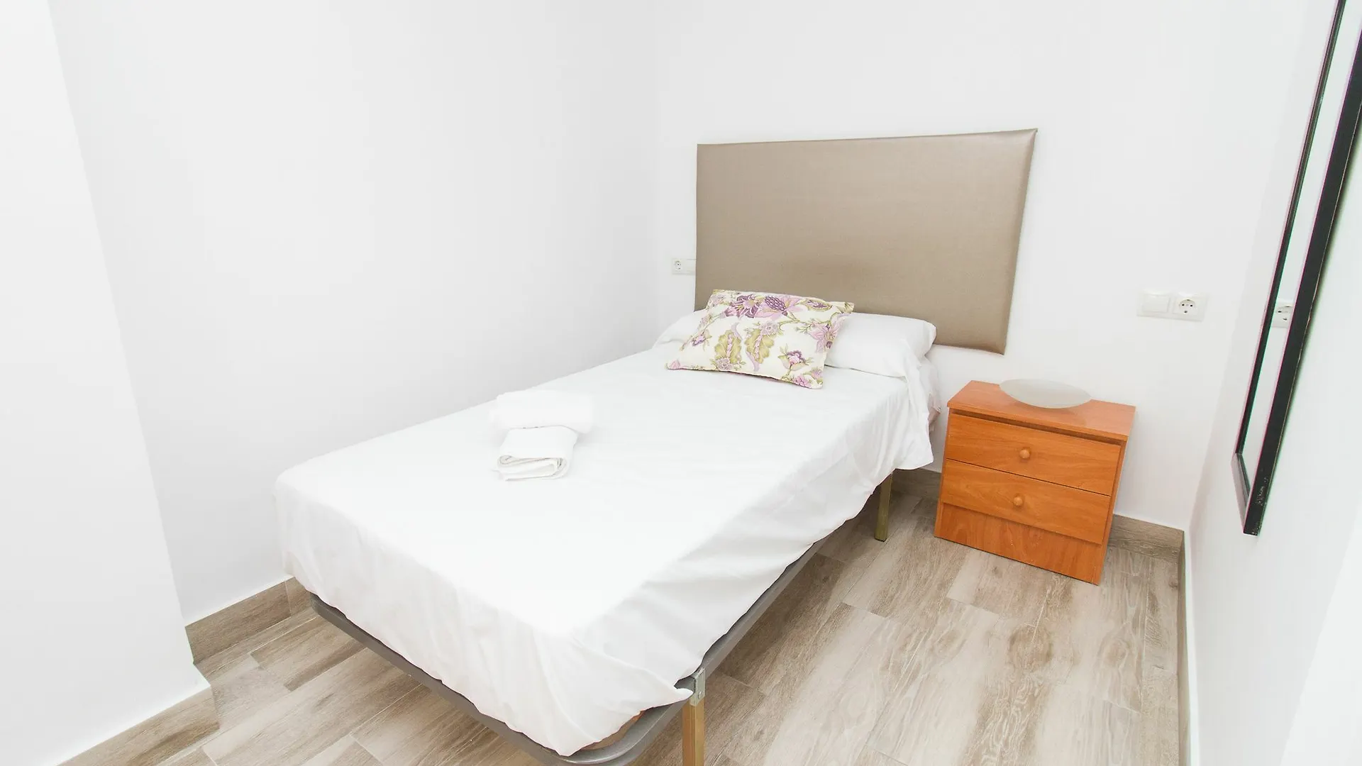 Modish 3 Bedroom Apartment In Malaga By La Recepcion