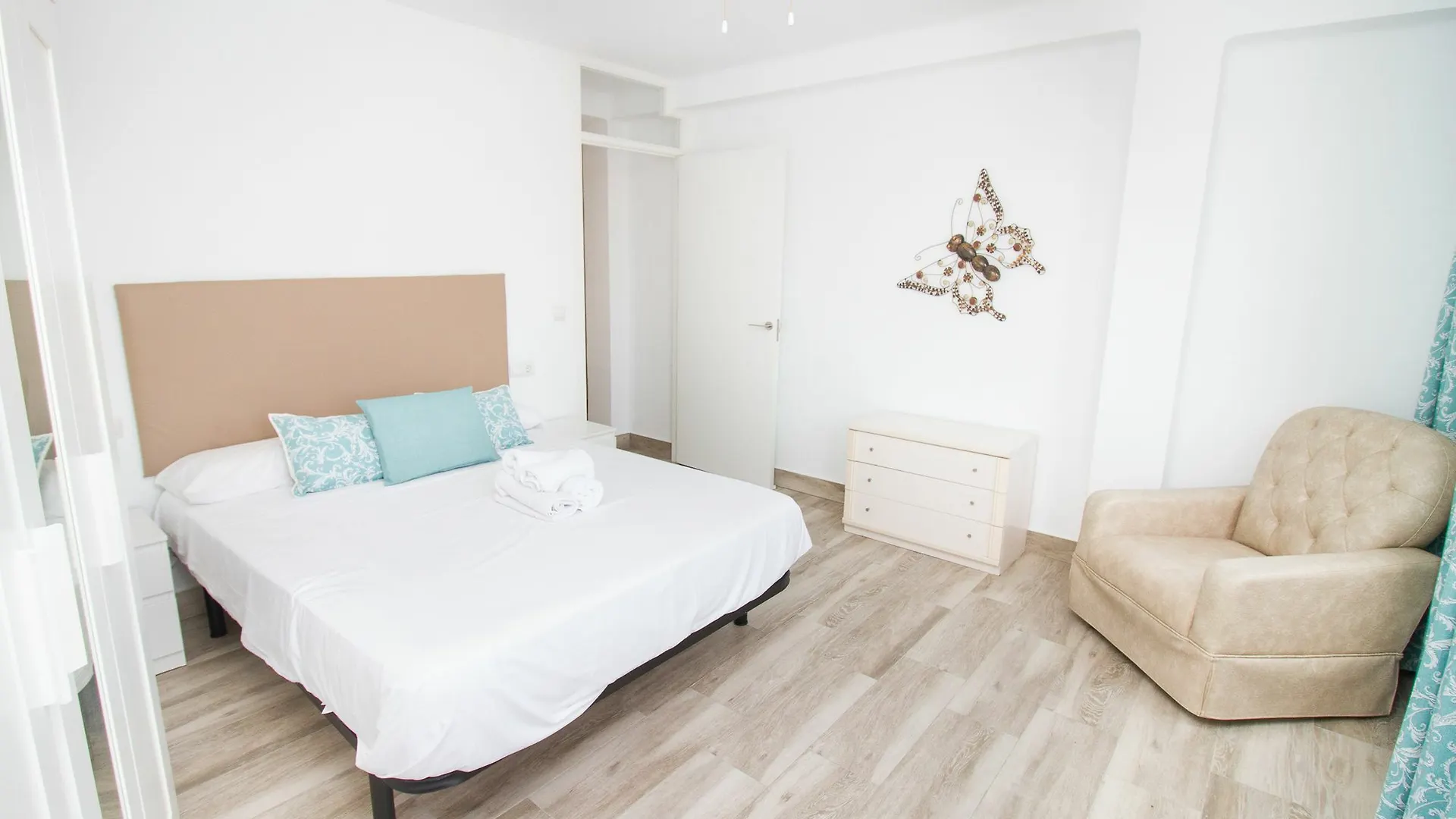 Modish 3 Bedroom Apartment In Malaga By La Recepcion