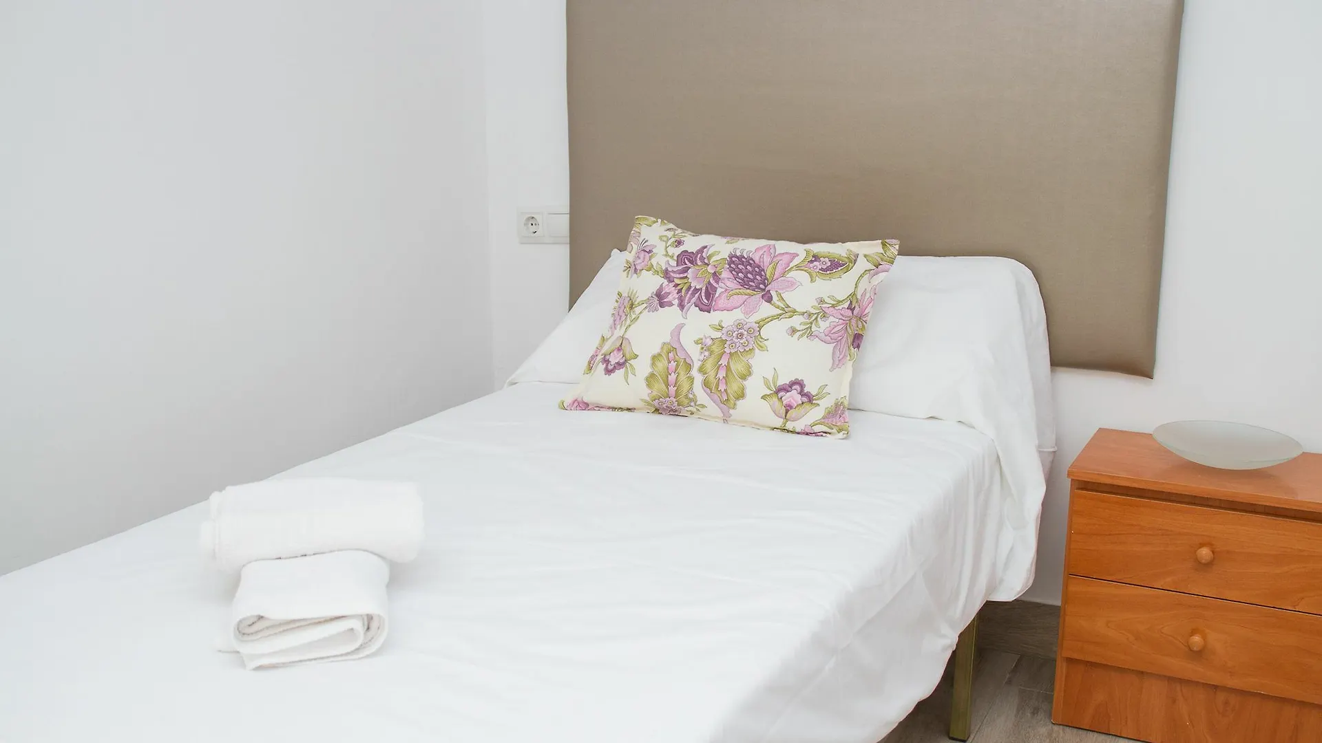 Modish 3 Bedroom Apartment In Malaga By La Recepcion