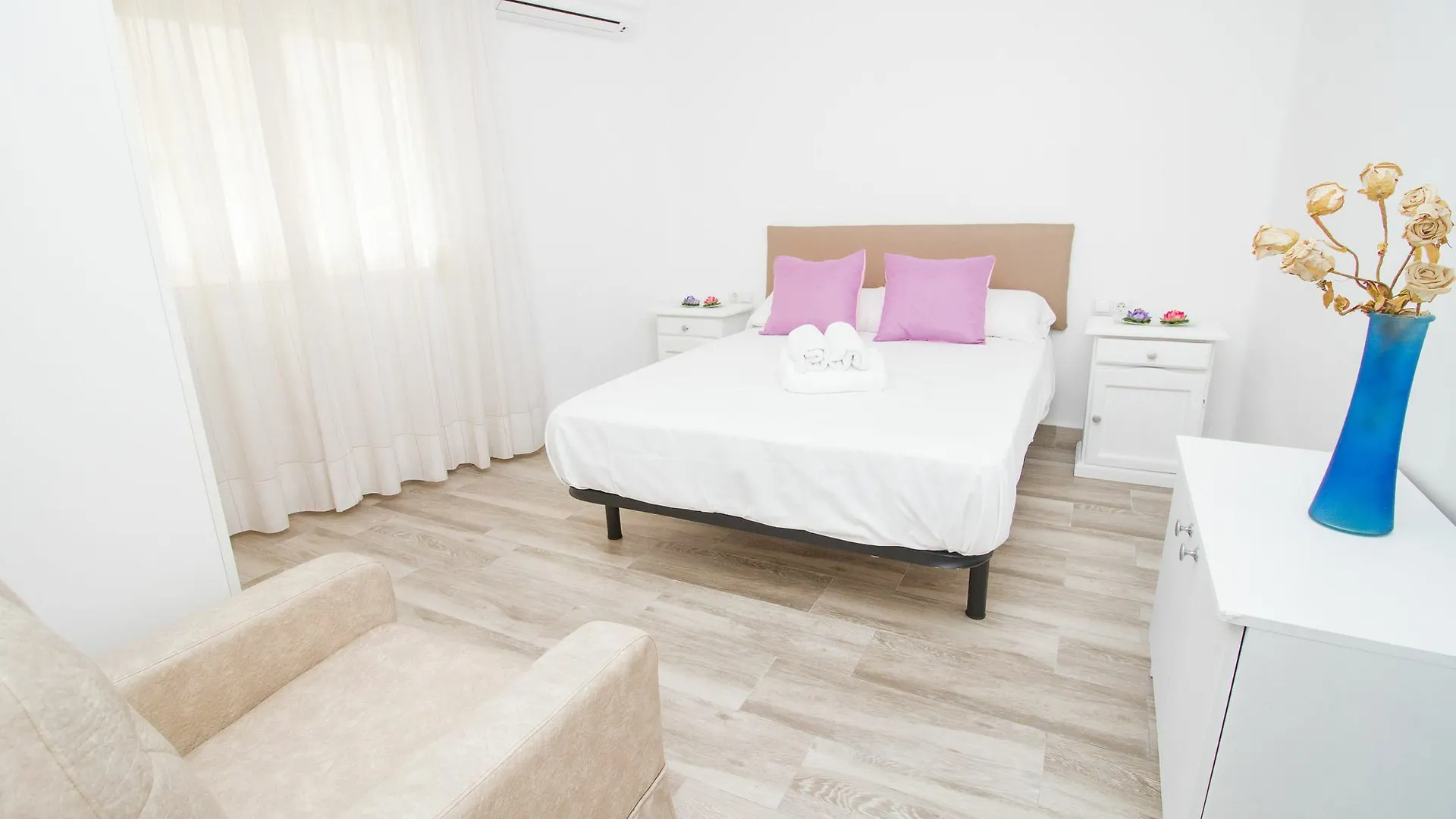 Modish 3 Bedroom Apartment In Malaga By La Recepcion