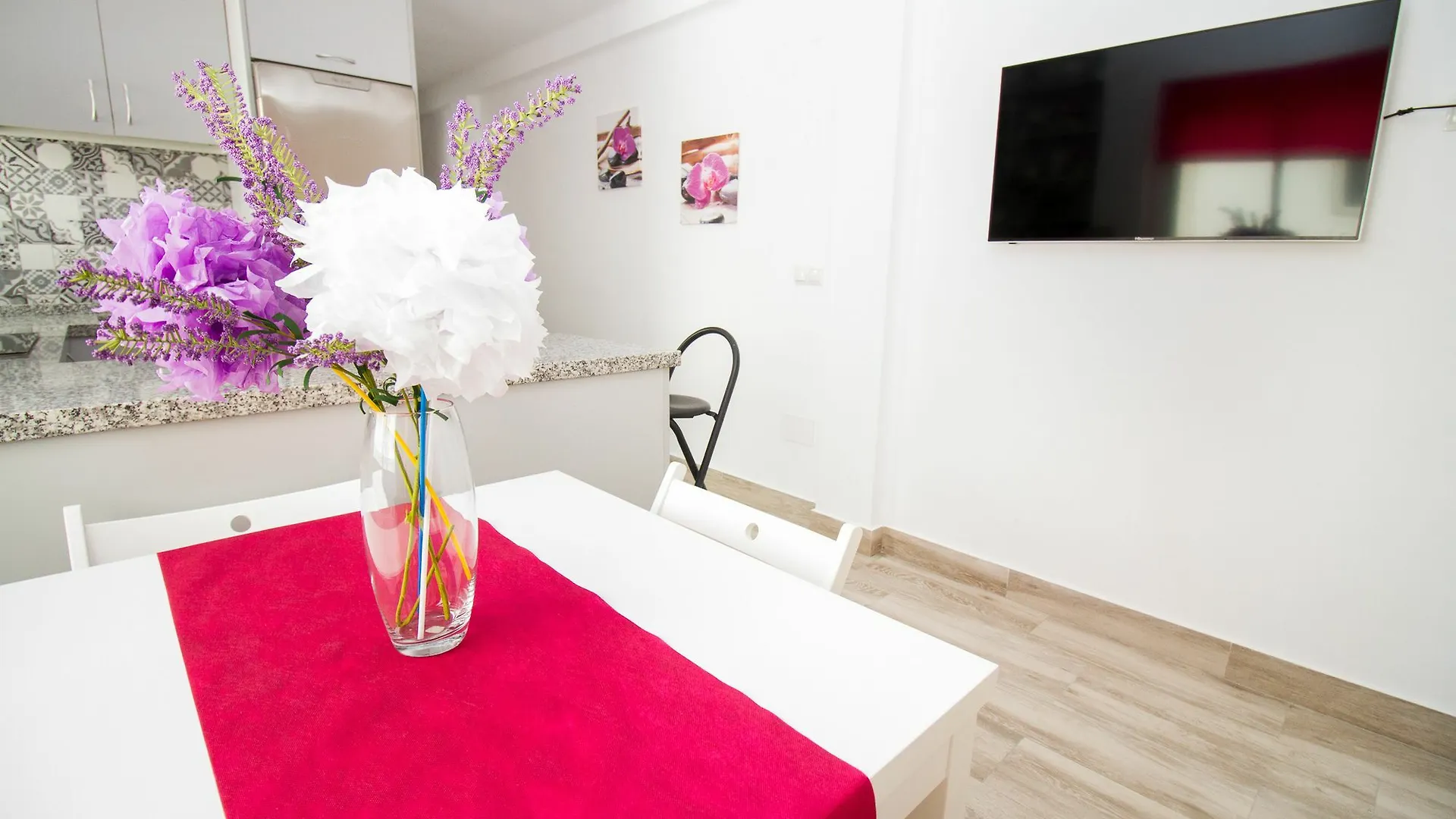 Modish 3 Bedroom Apartment In Malaga By La Recepcion