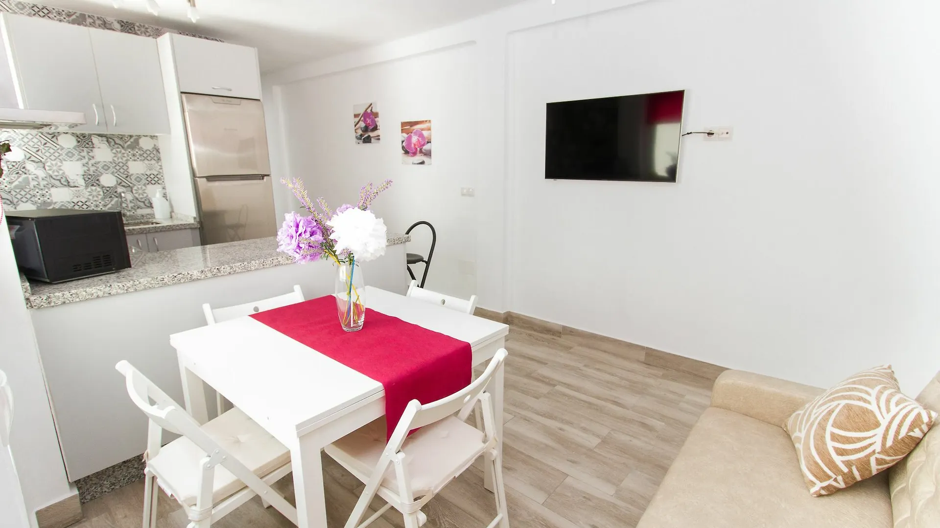 Modish 3 Bedroom Apartment In Malaga By La Recepcion