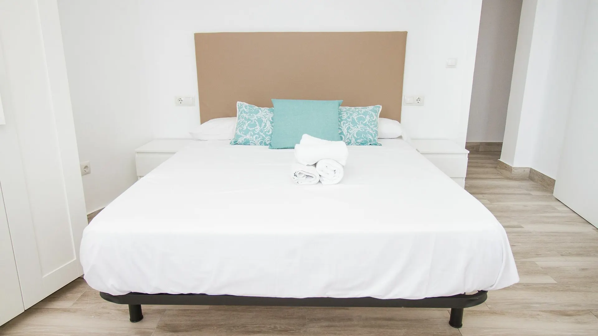 Modish 3 Bedroom Apartment In Malaga By La Recepcion Spain